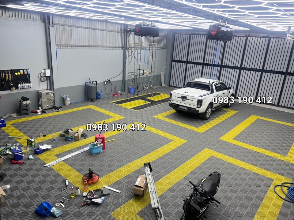 tam-nhua-lot-san-gara-o-to